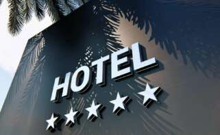 La bajada de la ocupación hotelera en Semana Santa refleja un cambio en el comportamiento del turismo, condicionado por el calendario, la incertidumbre en las reservas y la creciente dependencia de las decisiones de última hora