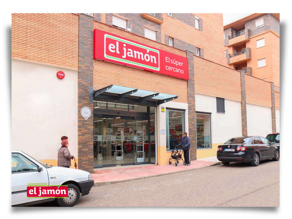 Exterior de la tienda de Supermercados El Jamón en Linares (Jaén). Foto: Supermercados El Jamón.