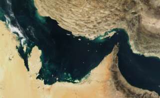 Imagen satelital del Estrecho de Ormuz, bloqueado por el conflicto bélico en Irán.