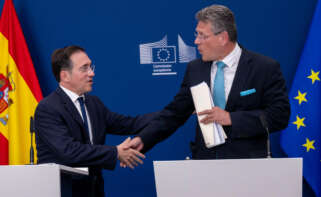 El ministro de Asuntos Exteriores, Unión Europea y Cooperación, José Manuel Albares (i), y el comisario de Comercio y negociador de la UE con Reino Unido, Maros Sefcovic (d). Foto: Europa Press.