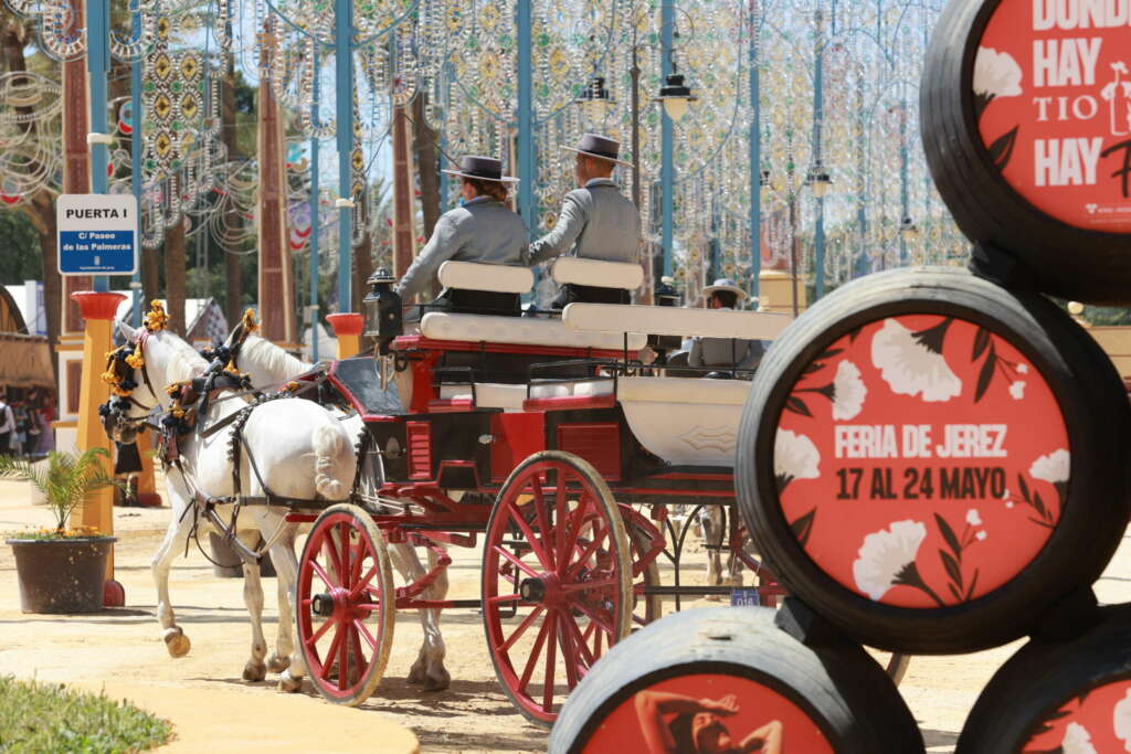 Detalle del ambiente del Real de la Feria de Jerez de la Frontera 2025. Foto: Rocío Ruz / Europa Press.