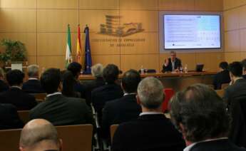 Manuel Carneiro, director del informe 'AgroSmart Tech Andalucía' durante su presentación en la CEA.