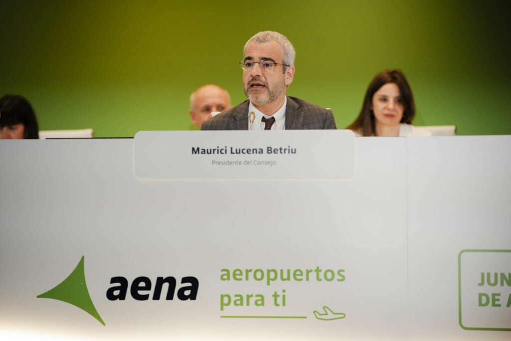 El presidente y consejero delegado de Aena, Maurici Lucena (c), durante la Junta general de Accionistas de Aena, a 16 de abril de 2026, en Madrid (España). Foto: Europa Press.