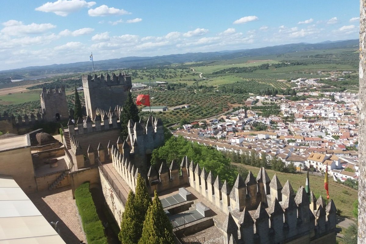 Vista aérea del castillo de Almodóvar del Río, en Córdoba.