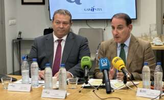 Antonio Vega, director general de Garántia, junto a Javier González de Lara, presidente de la SGR.