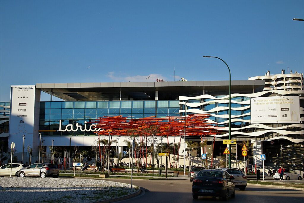Centro Comercial Larios, instalaciones donde Grupo Antagón alquila un local a Tenth (Sport Street).