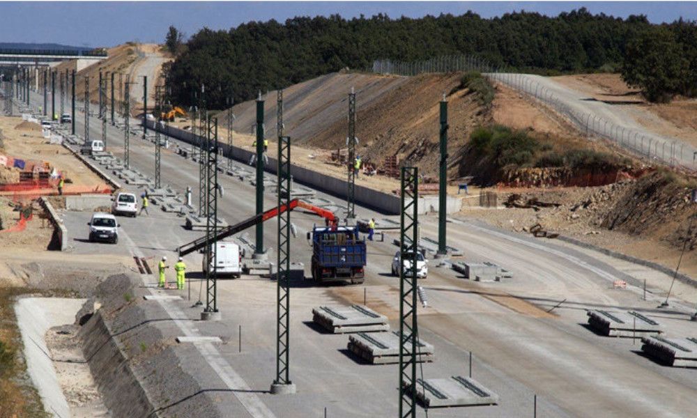 Adif en las obras del AVE en Galicia.