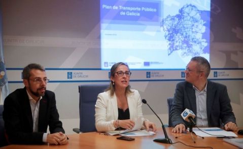 La conselleira de Infraestruturas, Ethel Vázquez, presentó el año pasado la nueva fase del Plan de Transporte Público de Galicia, acompañada del director xeral de Mobilidade, Ignacio Maestro 