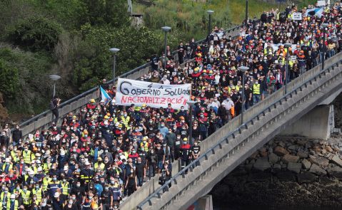 reclamar la continuidad de la producción de aluminio primario en la comarca de A Mariña. Foto: Efe