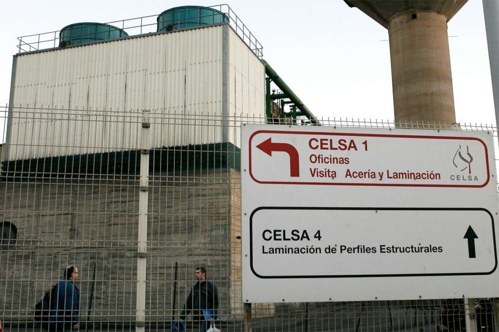 Exterior de la fábrica Celsa de Castellbisbal (Barcelona). EFE