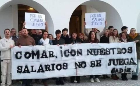 Protesta de los trabajadores frente al casino Bahía de Cádiz de Comar