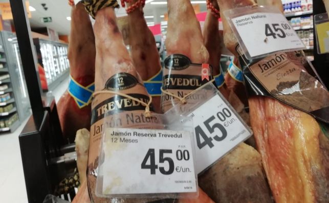 Jamón Trevedul, fabricado por Comapa, a la venta en un supermercado Consum