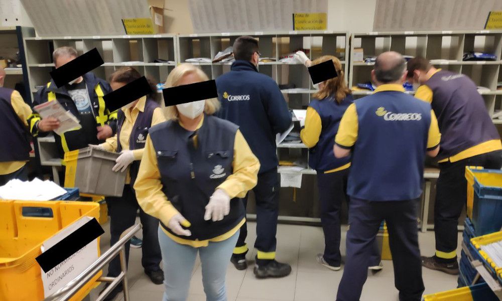 Denuncian a Correos por incumplir la distancia de seguridad en Galicia