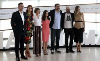 Directivos de la productora gallega Vaca Films junto al reparto de la película 'El Desconocido'