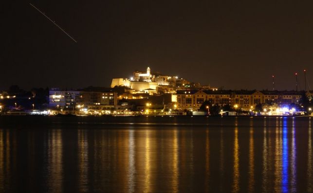 Ibiza de noche. Imagen: Pixabay