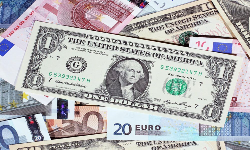 Euro y dólar a la par