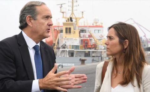 El presidente de la Autoridad Portuaria, Enrique Losada; y la alcaldesa de A Coruña, Inés Rey