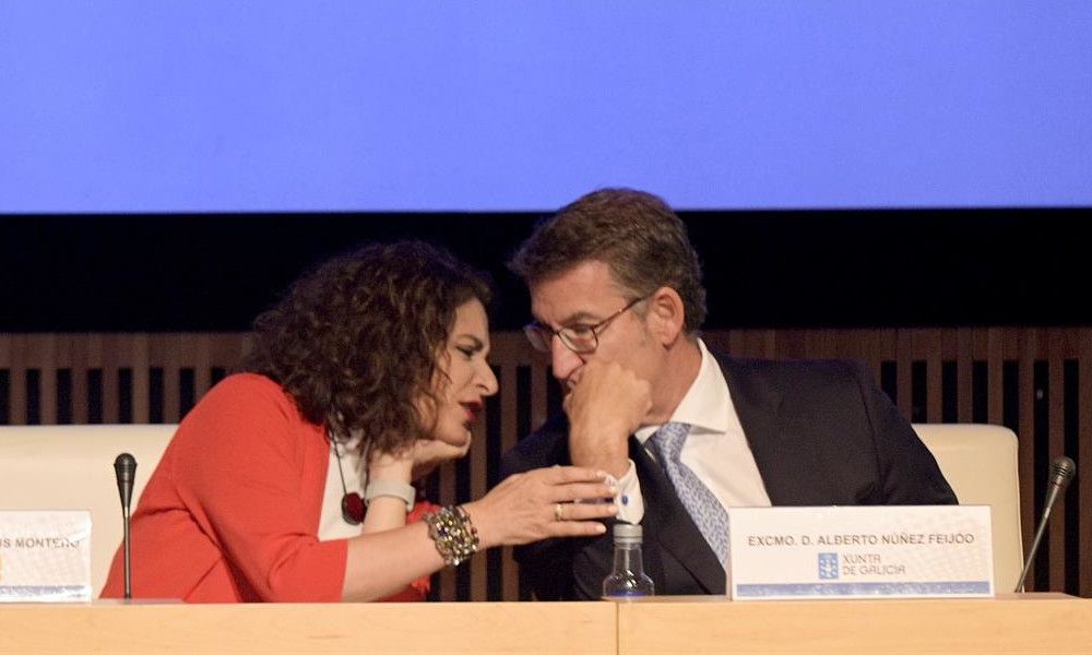 Alberto Núñez Feijóo y María Jesús Montero durante la presentación del Anuario del Foro Económico de Galicia / E.P.