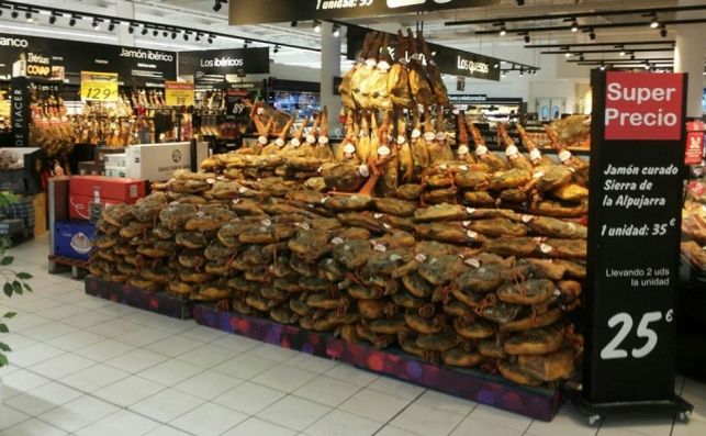 Los jamones Sierra Alpujarra, denunciados por contener gusanos, en Carrefour.