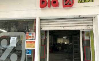 En la imagen, una tienda de los supermercados DIA en plena reforma