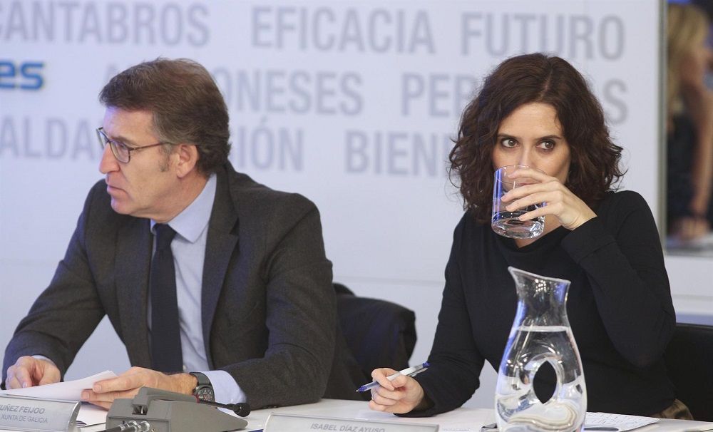 Núñez Feijóo, en el comité federal del PP, junto a Isabel Díaz Ayuso. EP.
