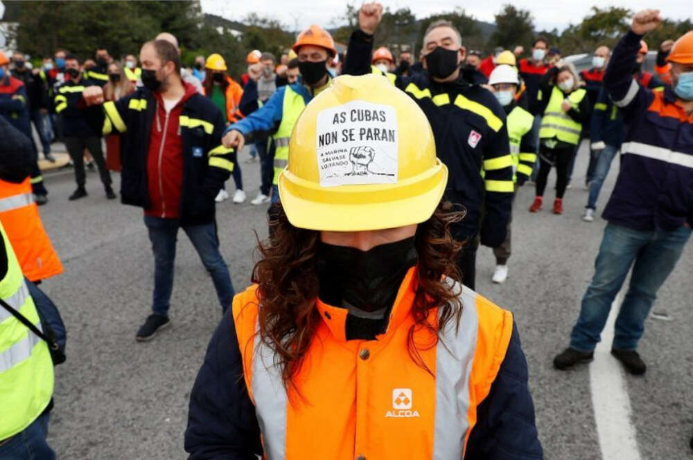 Imagen de archivo de protestas por el cierre de la planta de aluminio de Alcoa en San CIbrao