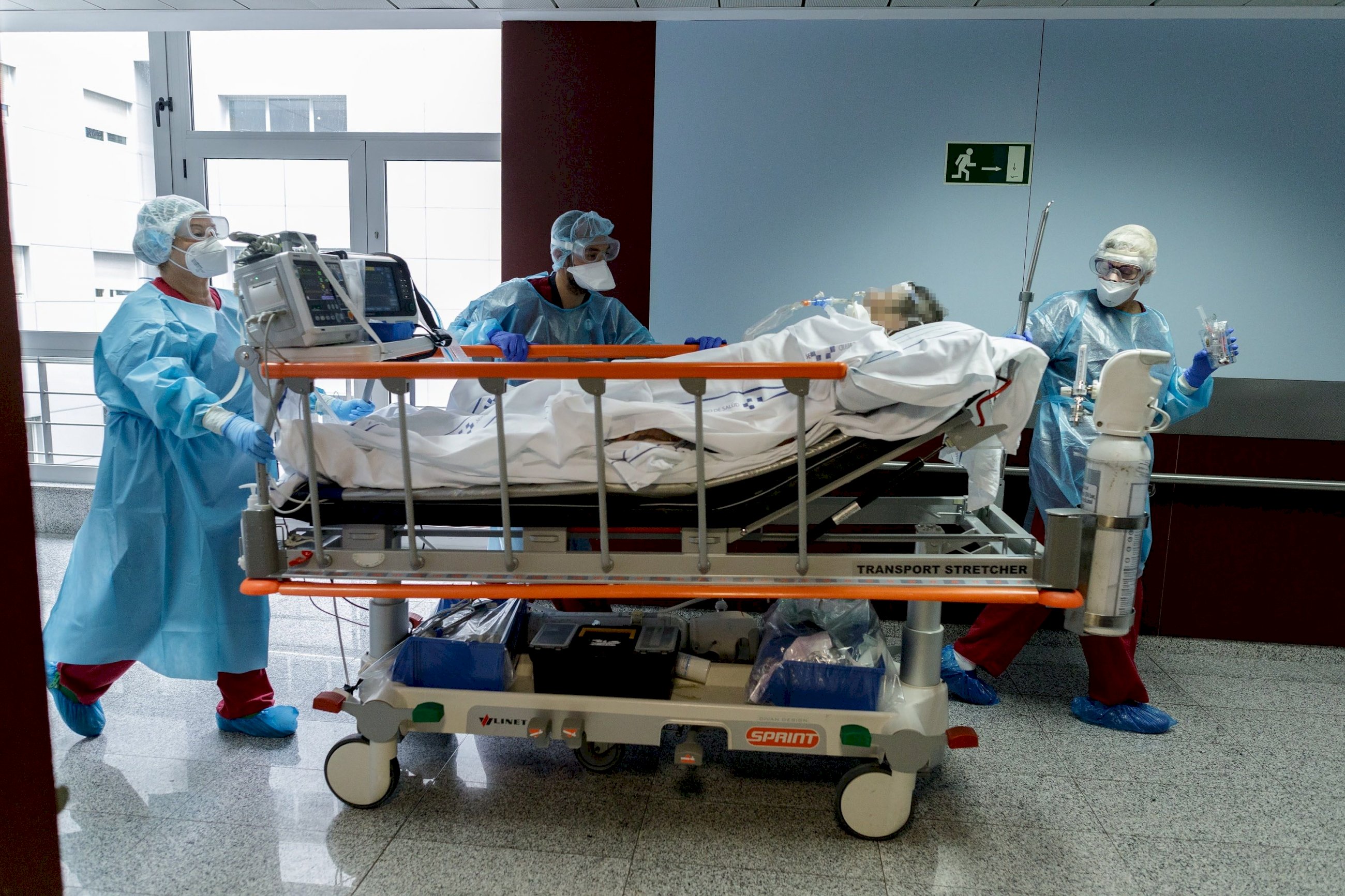 Los hospitales de Pontevedra y O Salnés cancelan operaciones por el avance del Covid