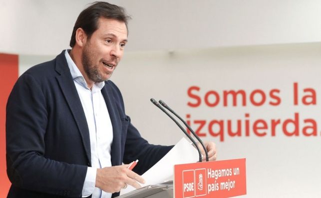 El alcalde de Valladolid, Óscar Puente, durante una rueda de prensa del PSOE / EFE