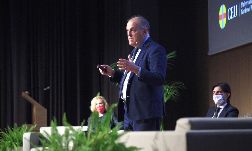 El presidente de LaLiga, Javier Tebas, en una charla en el CEU-UCH de Valencia - CEU-UCH