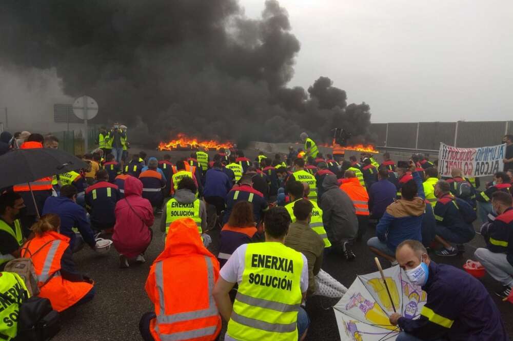 Protesta de trabajadores de Alcoa en San Cibrao. Europa Press