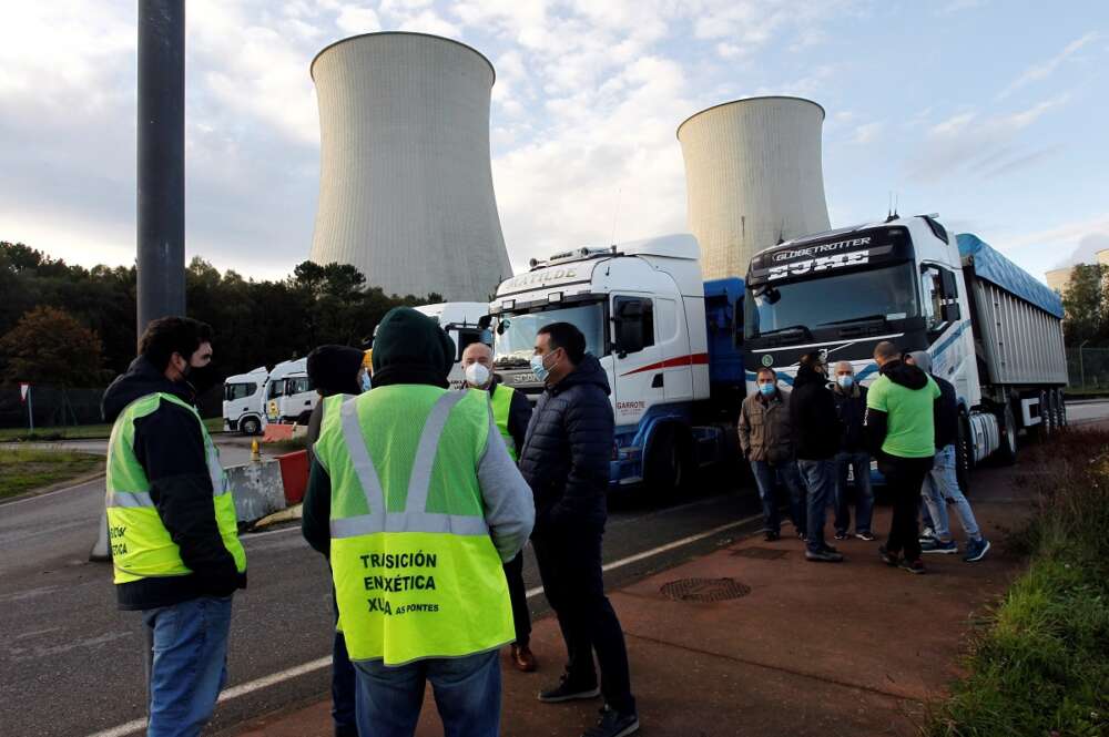 Imagen de archivo de una movilización frente a la central de Endesa en As Pontes EFE /Kiko Delgado