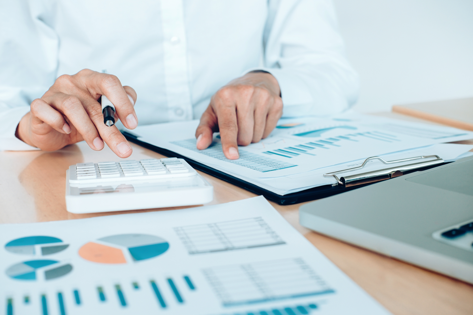 Atlas de la Empresa Comprometida: más ajuste de costes que alza de precios ante la inflación