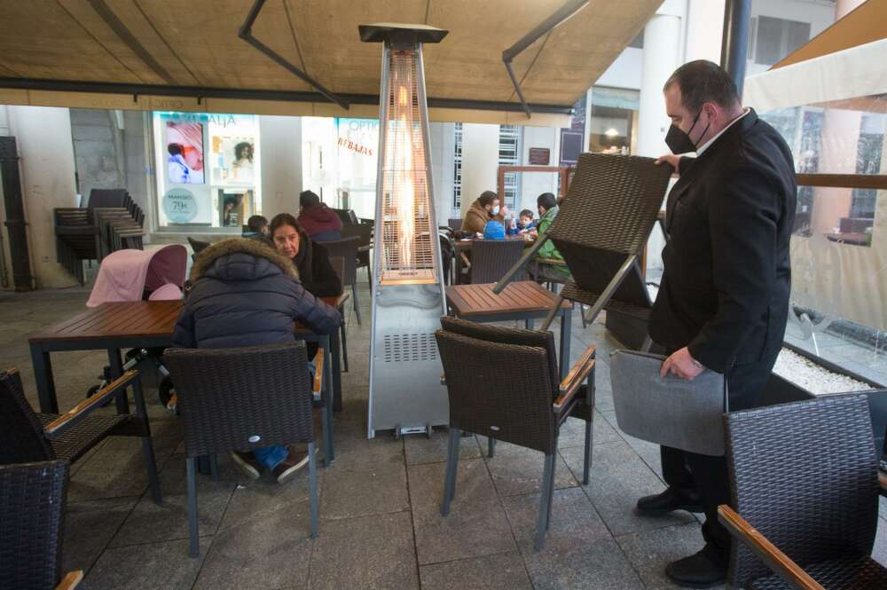 La hostelería inicia una ofensiva judicial para poder compensar las pérdidas por los cierres. E.P.