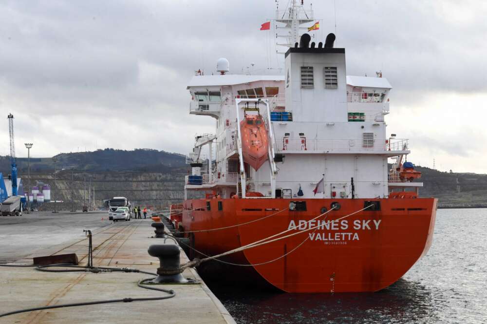 El buque atracado en el puerto exterior de A Coruña