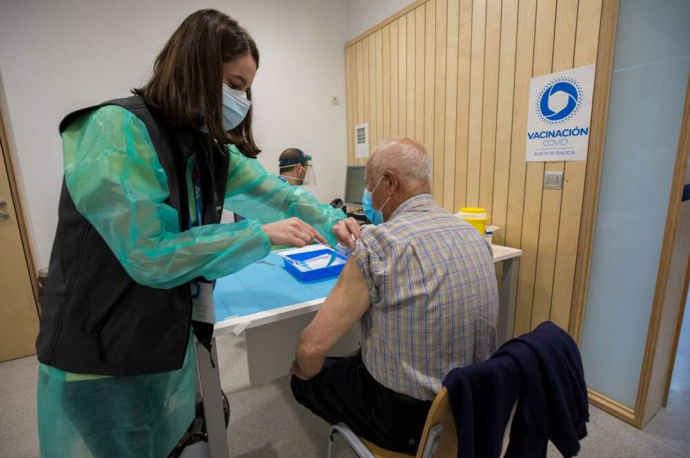 A pesar de brotes puntuales, los contagios en las residencias de mayores se han frenado con la llegada de las vacunas. Foto: Europa Press