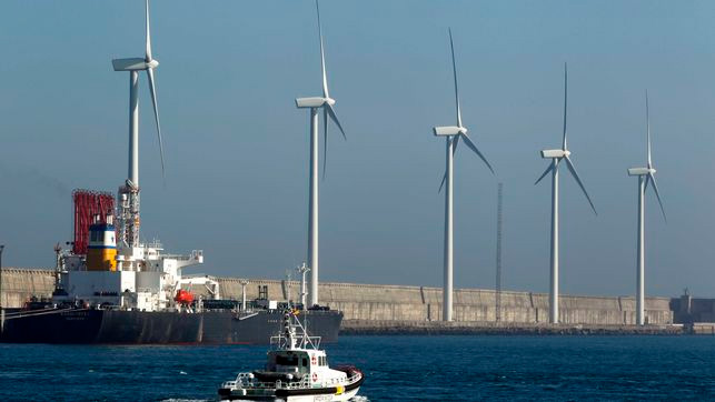 Eólicos en el puerto de Bilbao