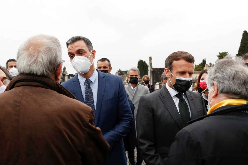 Pedro Sánchez abre la puerta a la vicepresidencia de Yolanda Díaz en un acto en Francia con Emmanuel Macron. EFE