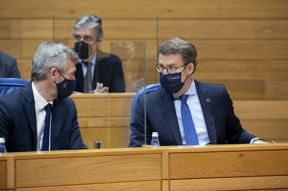 El presidente de la Xunta, Alberto Núñez Feijóo, acompañado de su vicepresidente primero, Alfonso Rueda. E.P.