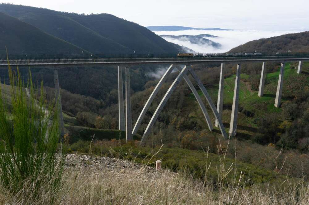 Pruebas en el viaducto de Teixeiras del trazado del AVE a Galicia