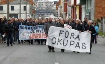 Protesta en el barrio lucense de As Gándaras contra las ocupaciones de viviendas / Eliseo Trigo
