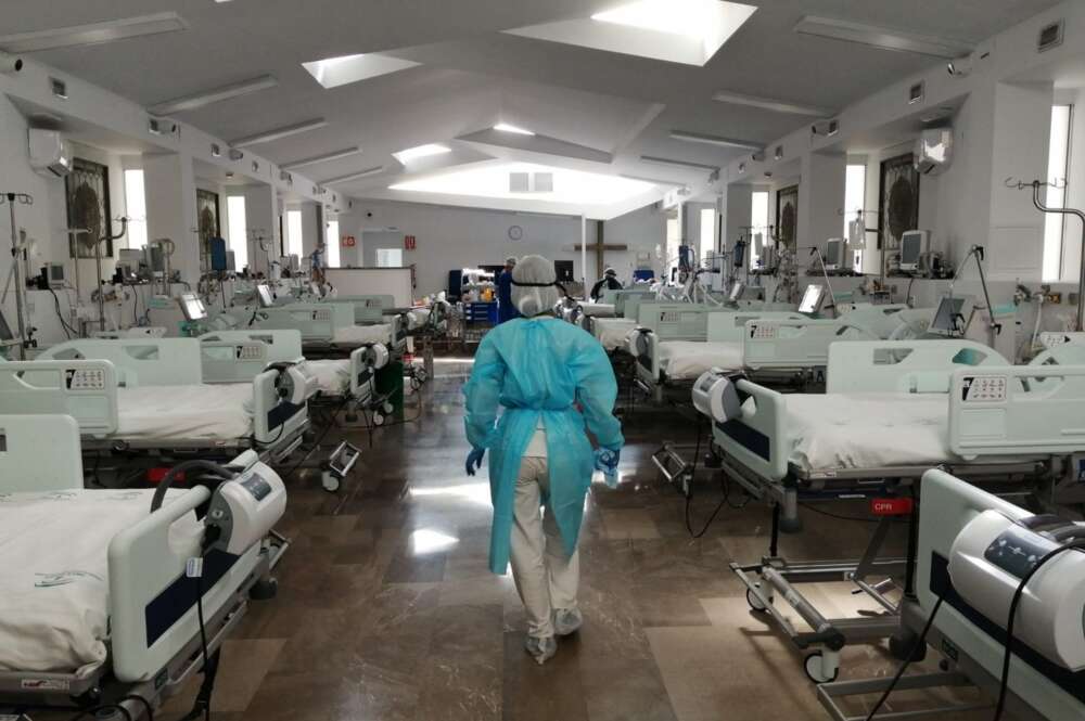 Capilla del Hospital Virgen de las Nieves habilitada como UCI. Foto: Europa Press