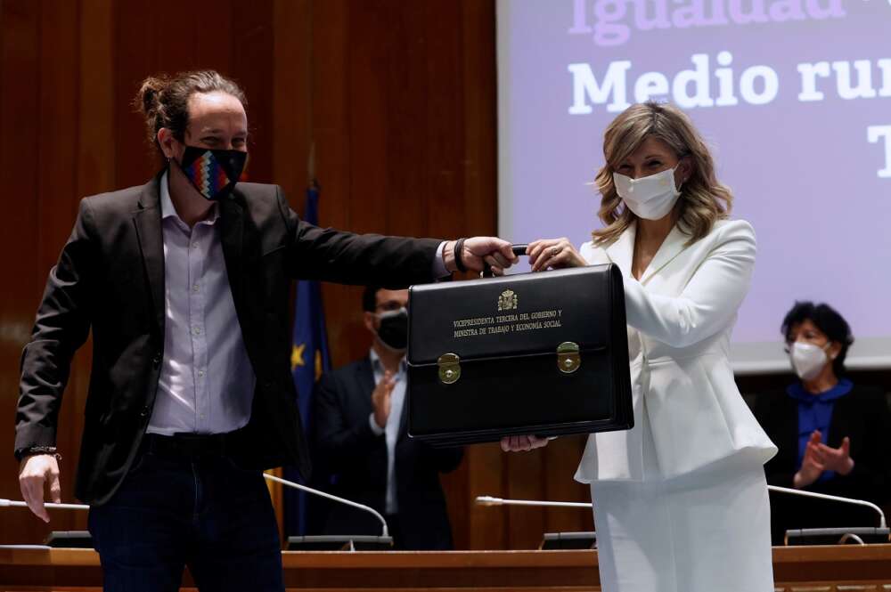 Pablo Iglesias cedió a Yolanda Díaz el testigo como vicepresidenta del Gobierno y la señaló como futura candidata de Unidas Podemos. EFE/Mariscal