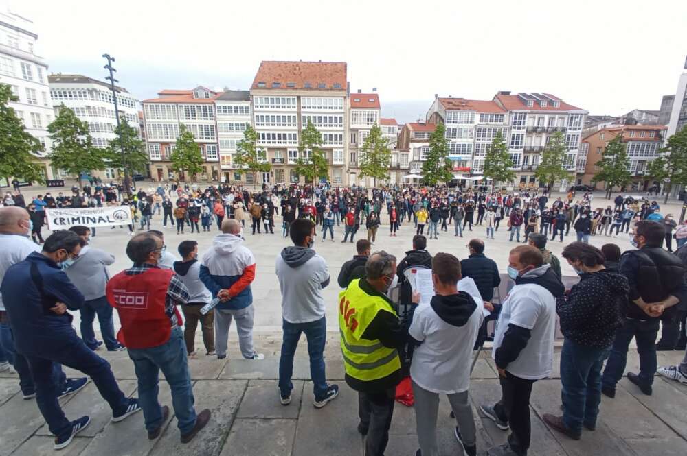 Momento de la concentración en la Plaza de Armas de Ferrol, parte de la jornada de huelga convocada por los trabajadores de Cándido Hermida / Cedida