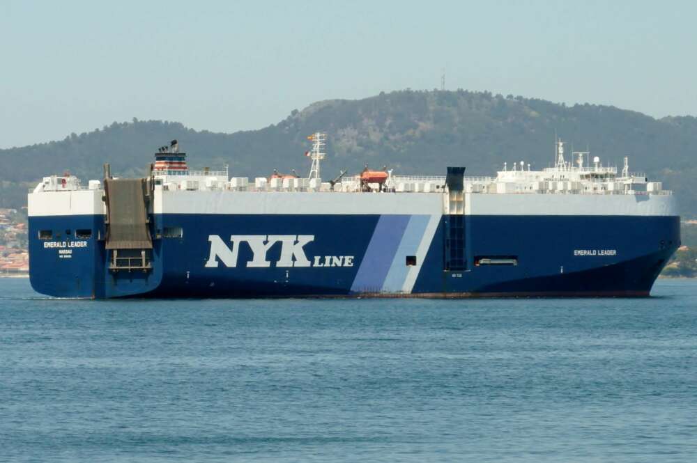 El buque Emerald Leader está aislado en el puerto de Vigo tras detectarse ocho positivos entre la tripulación / http://maritime-connector.com