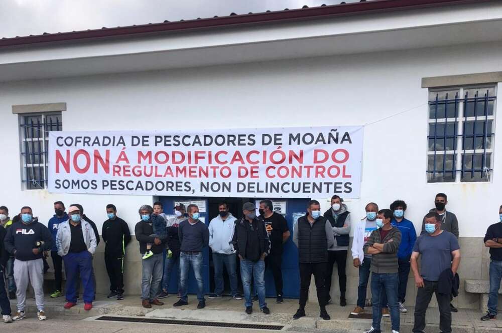 Protesta de marineros gallegos contra el nuevo reglamento europeo de control de la actividad pesquera, que afecta a marisqueo y pesca artesanal. - EUROPA PRESS