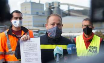 El presidente del comité de Alcoa, José Antonio Zan, interviene en una rueda de prensa convocada ante los medios en San Cibrao, en Cervo, Lugo, Galicia, (España), a 9 de noviembre de 2020 / Europa Press