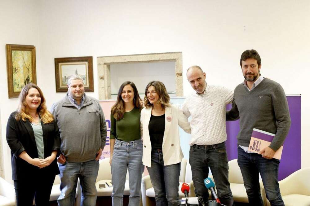 Ángela Rodríguez, Ione Belarra, Yolanda Díaz y Antón Gómez-Reino en un acto en Santiago durante la campaña de Galicia en Común para las elecciones generales