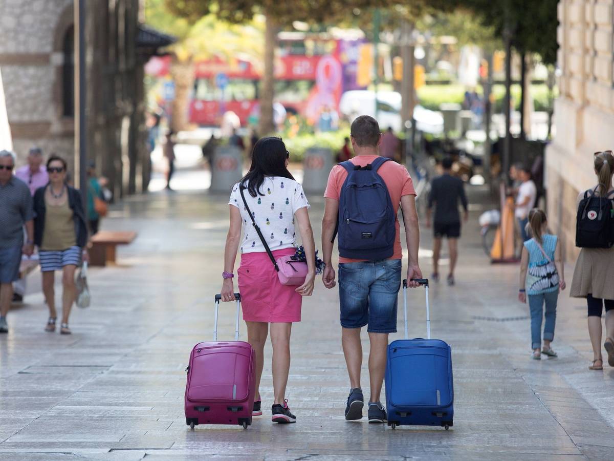 La rentabilidad de los pisos turísticos cae con la pandemia, pero supera en un 30% al alquiler tradicional / EFE