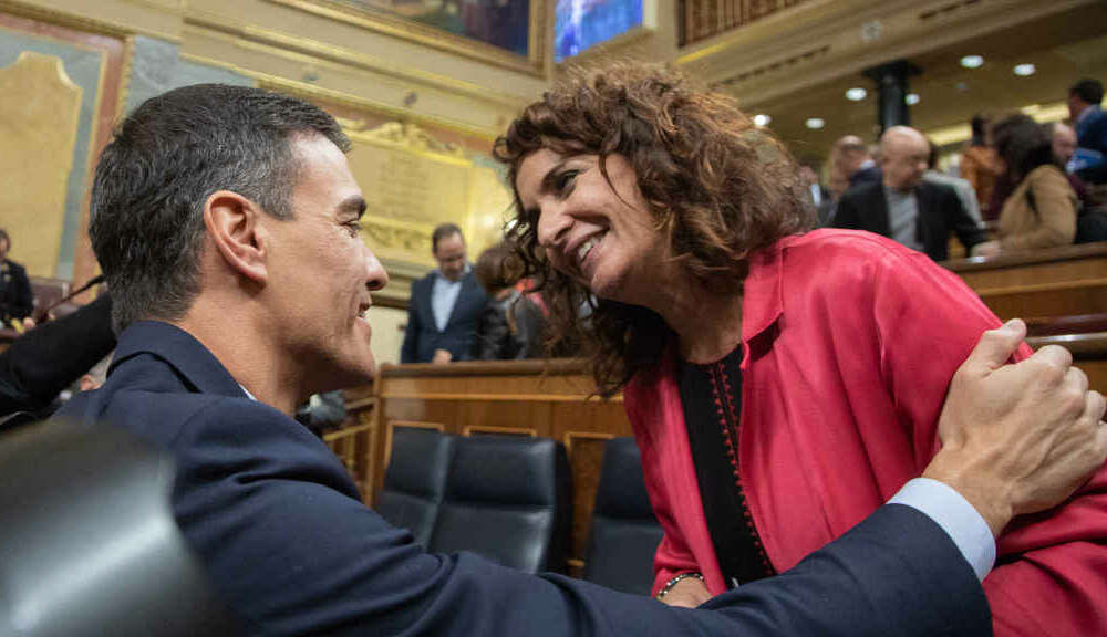 Pedro Sánchez y María Jesús Montero / EFE