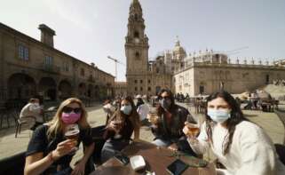 El verano arranca en Galicia con ocio nocturno, terrazas al máximo y sin mascarilla en exteriores